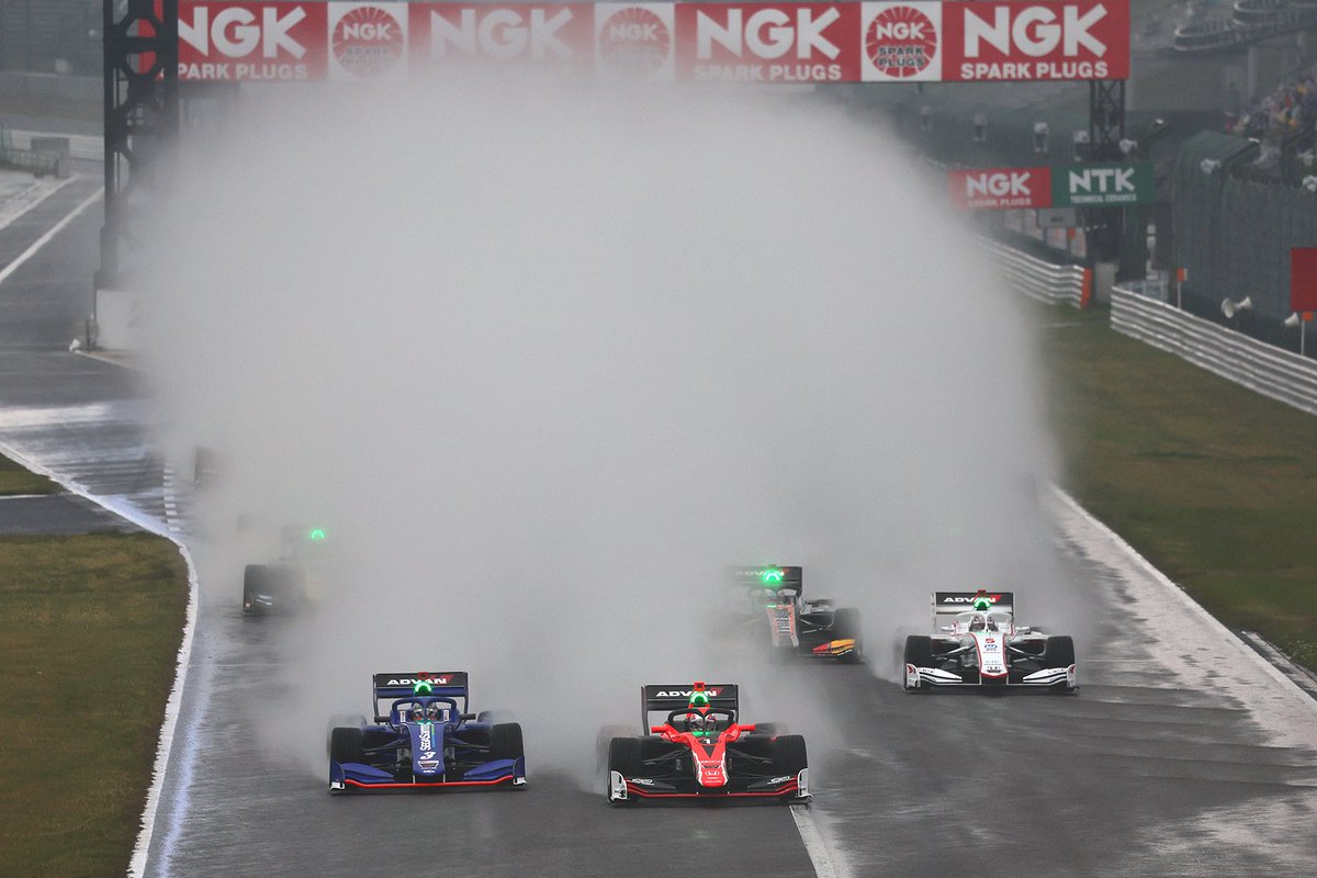 @MattyWTF1 Super formula in April 2022, race was on and cars on full wets, imagen that 🤔