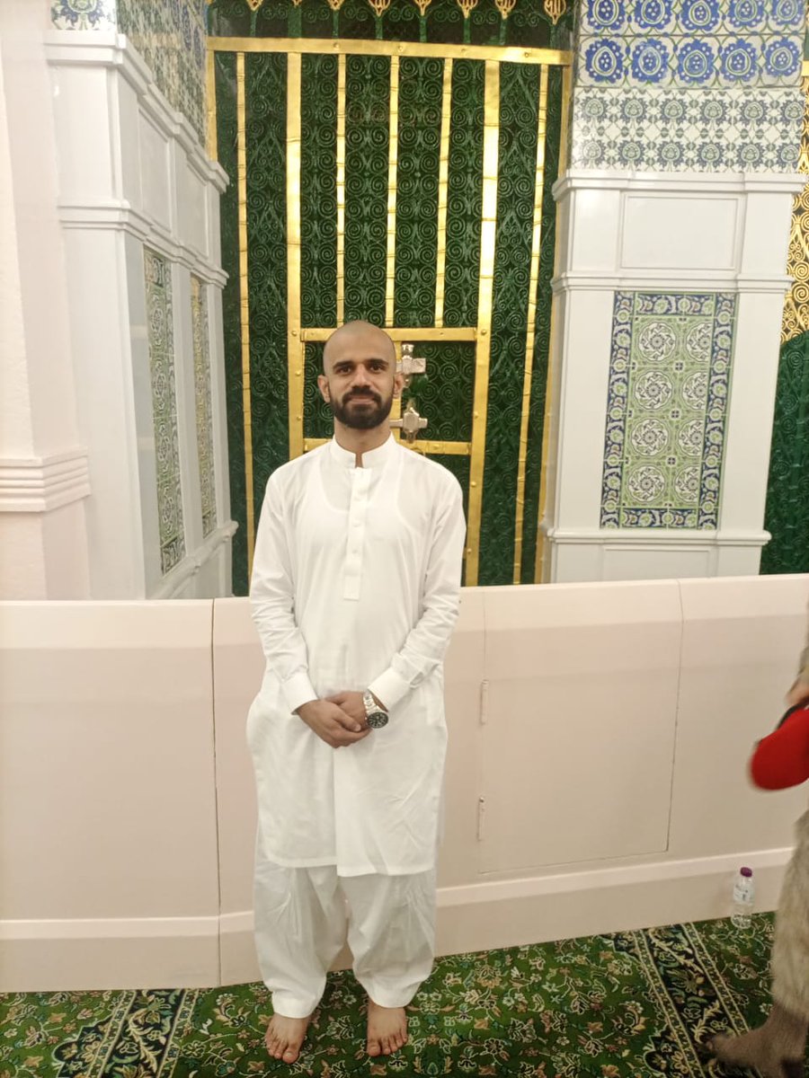 umerfaran's tweet image. محمد ﷺ کون، جن سے مشرف نسل آدم کی
زمیں پر آدمیت ریزہ ریزہ تھی، منظم کی
محمد ﷺ کون، جن کو رحمت للعالمیں کہئیے
محمد ﷺ کون، جن کو نازشِ دنیا و دیں کہئیے
#عید_میلاد_النبی