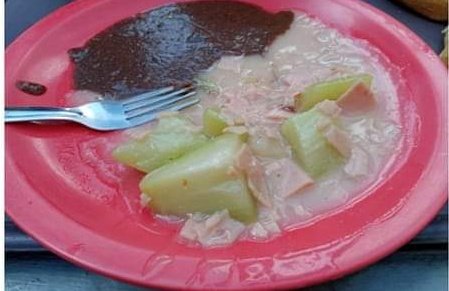 Dark654Slayer's tweet photo. En teoría, se te sirve un desayuno o comida gratis durante el semestre. "Cibarium" es responsable de suministrar dicho beneficio. Y días antes del temblor del 19 de septiembre (no recuerdo la fecha exacta) se compartió la imagen de una comida servida de dicho establecimiento https://t.co/7YRK6FMSzD