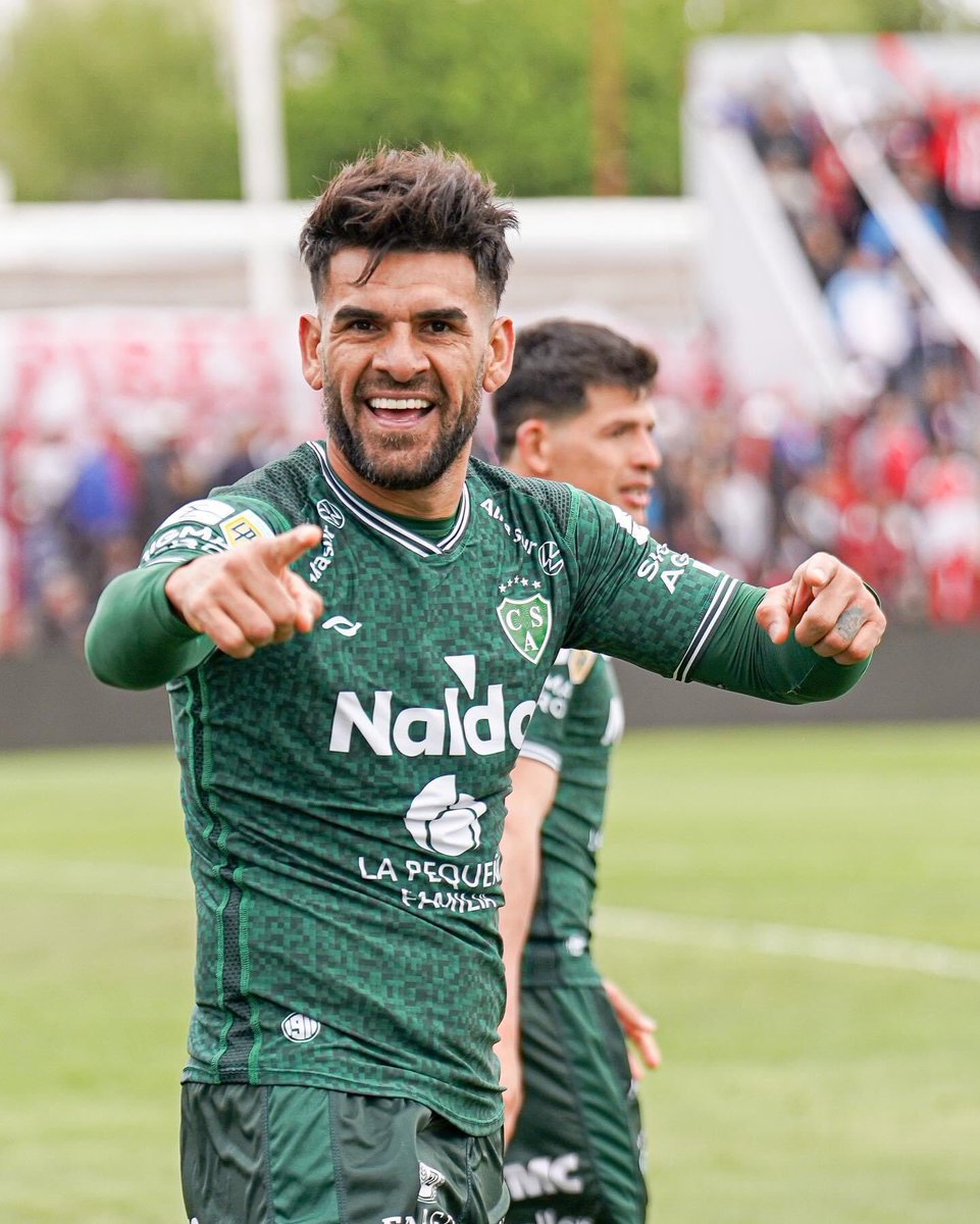 Sarmiento de Junín es increíble. No tiene lógica. Es insólito. Supera límites. Destruye completamente la matrix deportiva, social, económica y política continuamente, en un fútbol donde reina el capitalismo. El final del partido fue el fiel reflejo de lo que somos. Emoción.