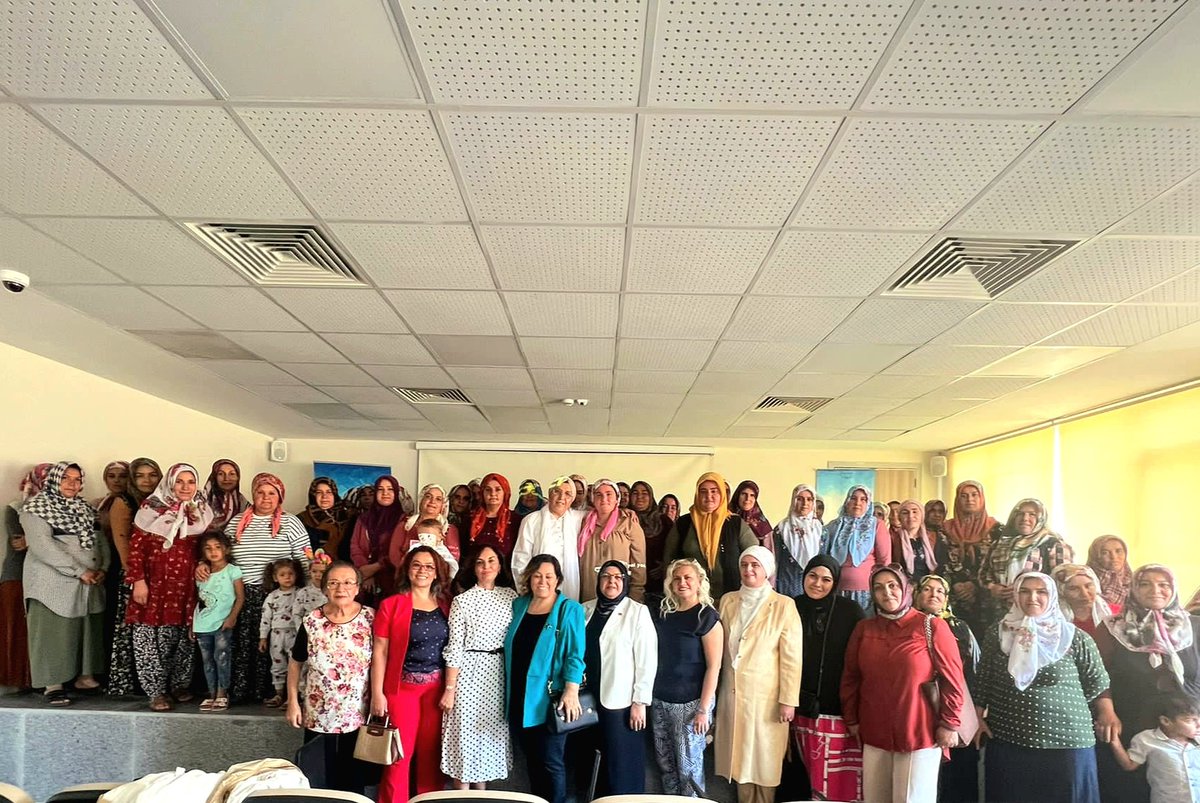 DrDilekToktamis's tweet photo. Gaziantep Kent Konseyi Eğitim Komisyonu olarak bugün Atabek Köyü'ndeydik Çocuklarla harika zaman geçirdik

Dilek Avuk arkadaşımızın Aile İçi İletişim konusundaki sunumu harikaydı

Kütüphanelerine katkıda bulunduk @ayseteymur @serpilkaruserci @dilekavuk @serap_kpeli https://t.co/ubK4KseiKA