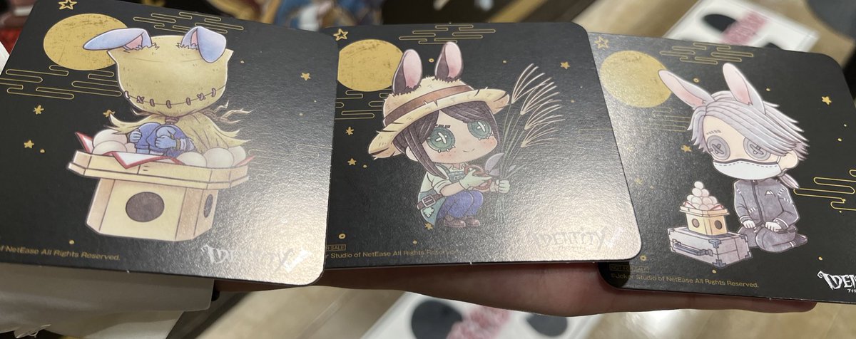 mimi_3978_'s tweet photo. [交換]第五人格 お月見カフェ コースター

譲）泣き虫/ロビー、庭師/エマ、納棺師/イソップ

求）アンデット/ペルシー、写真家/ジョゼフ

現在、スカイツリー付近にいますので、現地交換可能です。
郵送でのお取引も可能ですので、気軽にお声掛けください。 https://t.co/MNOMB0SP1i