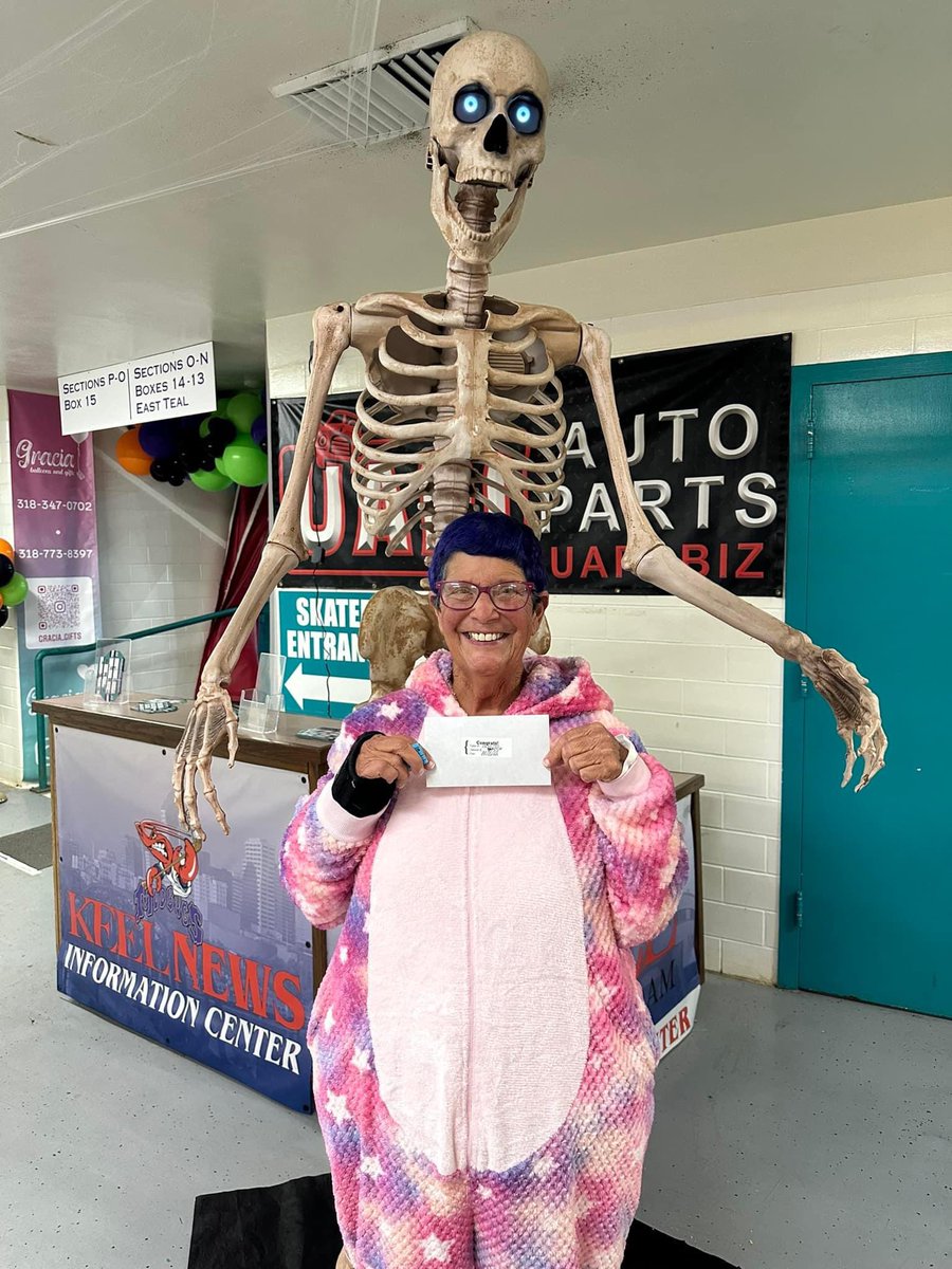 clawsupboosters's tweet photo. Our 50/50 winner, Halloween edition🎃🎃 https://t.co/4yY4sEhQSQ