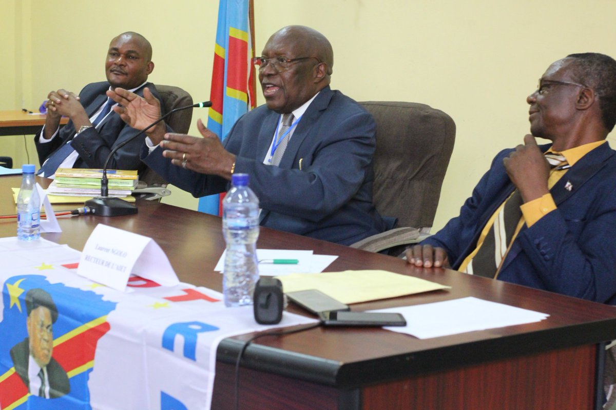 bienvenuasito's tweet photo. RDT
ACADÉMIE DE L'IMMORTEL ÉTIENNE TSHISEKEDI 
Le Recteur Laurent NGOLO a ouvert le séminaire qui a connu la participation massive des tshisekedistes. 
Les intervenants :
Prof. KAMBAYI B
Me J.  SHABANI 
Mme Olga KAVIRA 
Prof. KANDANDA
Expert Electoral. https://t.co/iBcf3wZUE3