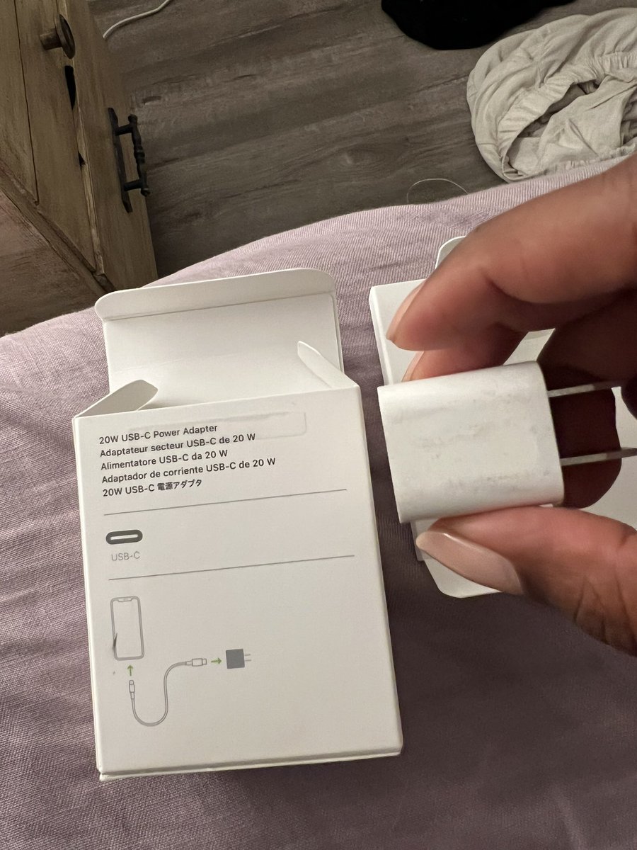 lanadelrayaa's tweet photo. Opened up my USB-C wall plug from @Target and looks like someone scammed them and me on a return item…it’s dirty too @Apple https://t.co/58V7m8HicP