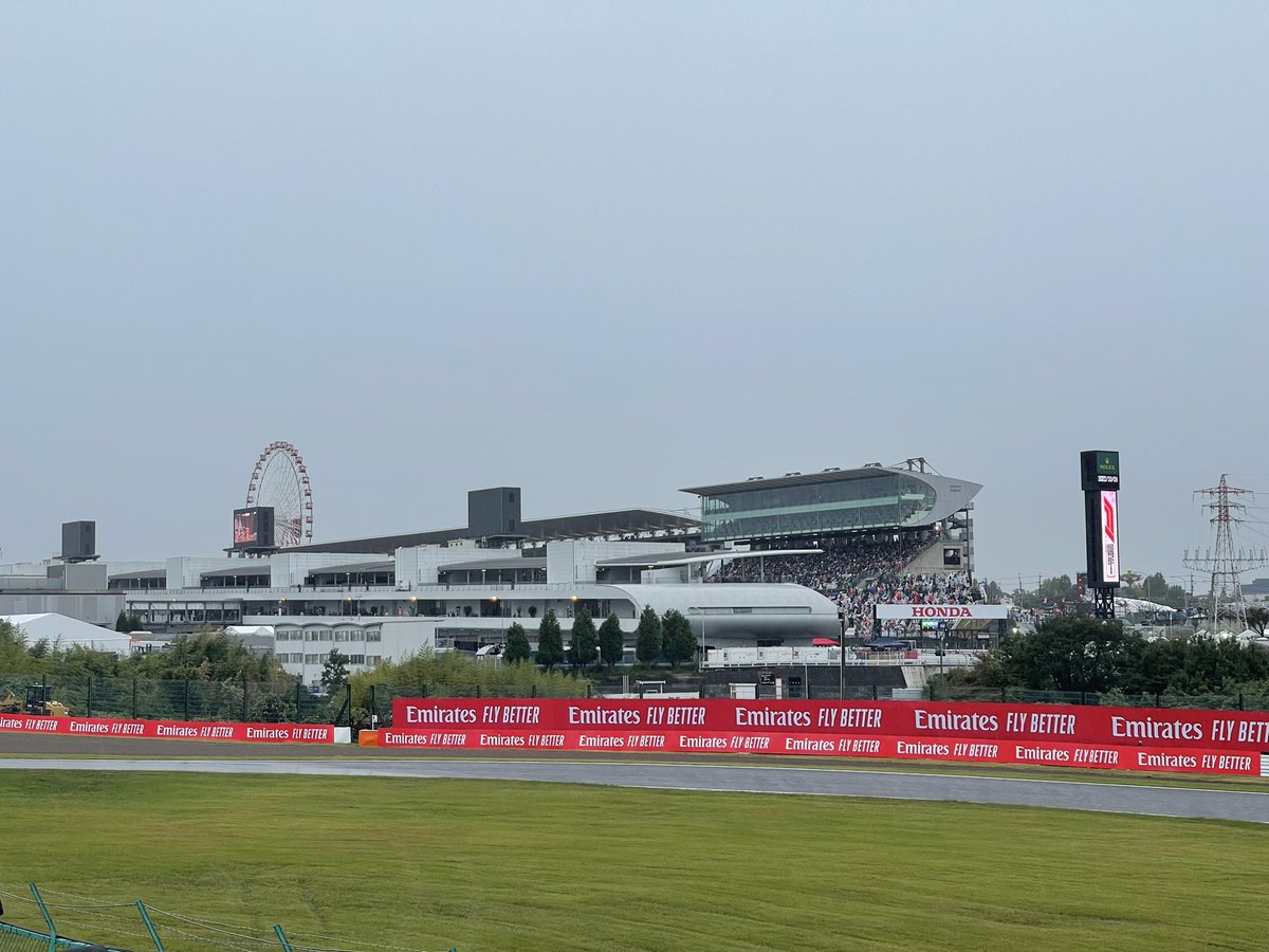 hiyorijun's tweet photo. 中断1時間行きそう…
雨…
寒い…
#鈴鹿
#鈴鹿サーキット
#F1
#FF1gp https://t.co/s4Mb02DSe2