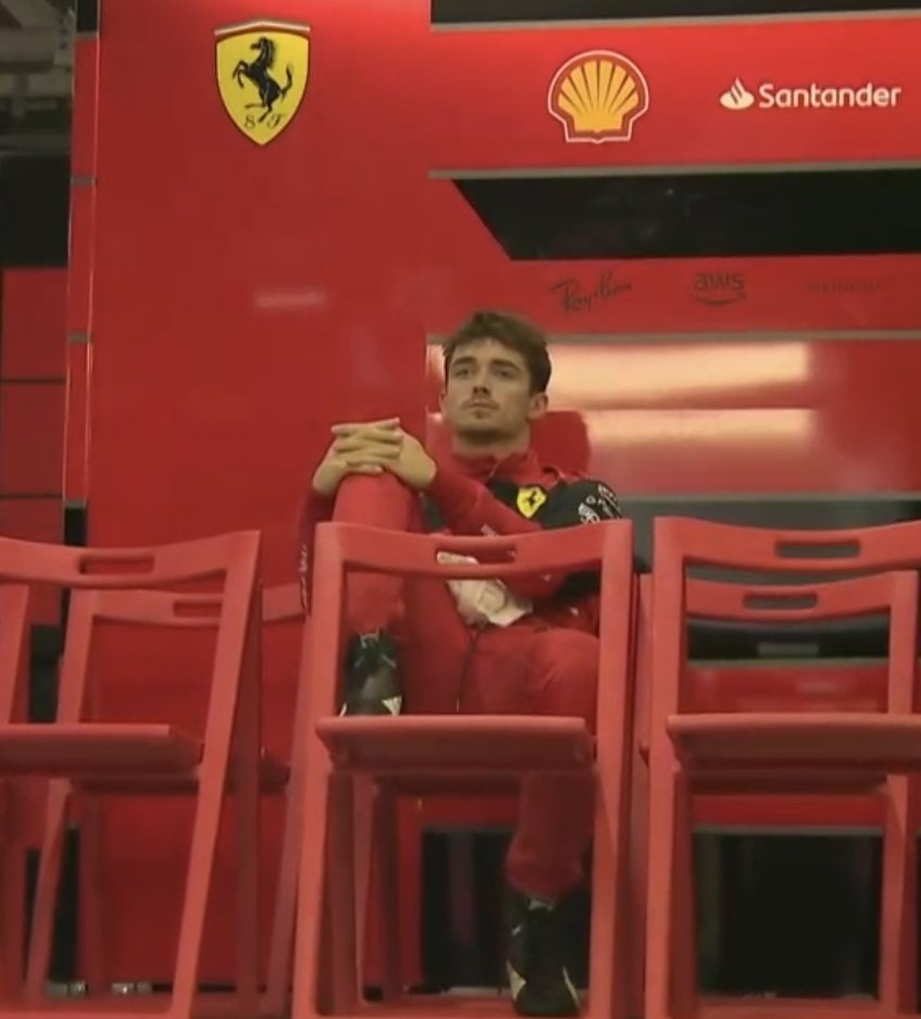 RamosFiru's tweet image. Yo ahora siendo las 3 am esperando a que la FIA me confirme si puedo dormir o tengo que seguir despierta

#F1 #Formula1 #JapaneseGP