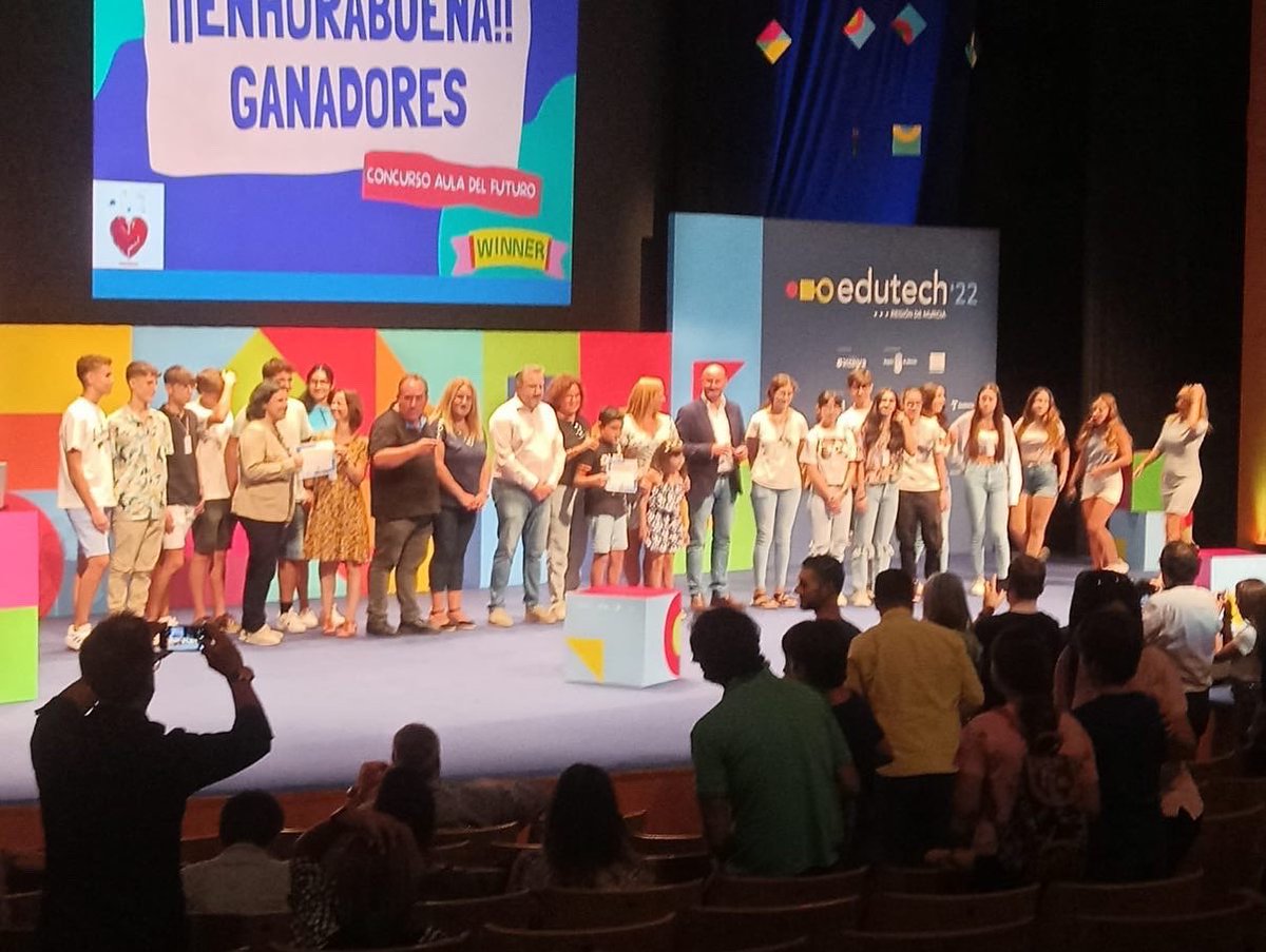 MurciaSanPablo's tweet photo. EDUTECH 🏆❤️💻

Somos ganadores del concurso “Innovaedum: un salto al futuro de nuestras aulas” 🤩 Tras los nervios y emoción del día de ayer solo podemos decir “LO HEMOS CONSEGUIDO” 🤖💻❤️ Gracias @campuzano_mabel @regiondemurcia @gloria12684755 @yayodelgado @FIntegraDigital https://t.co/Y246QYslqr