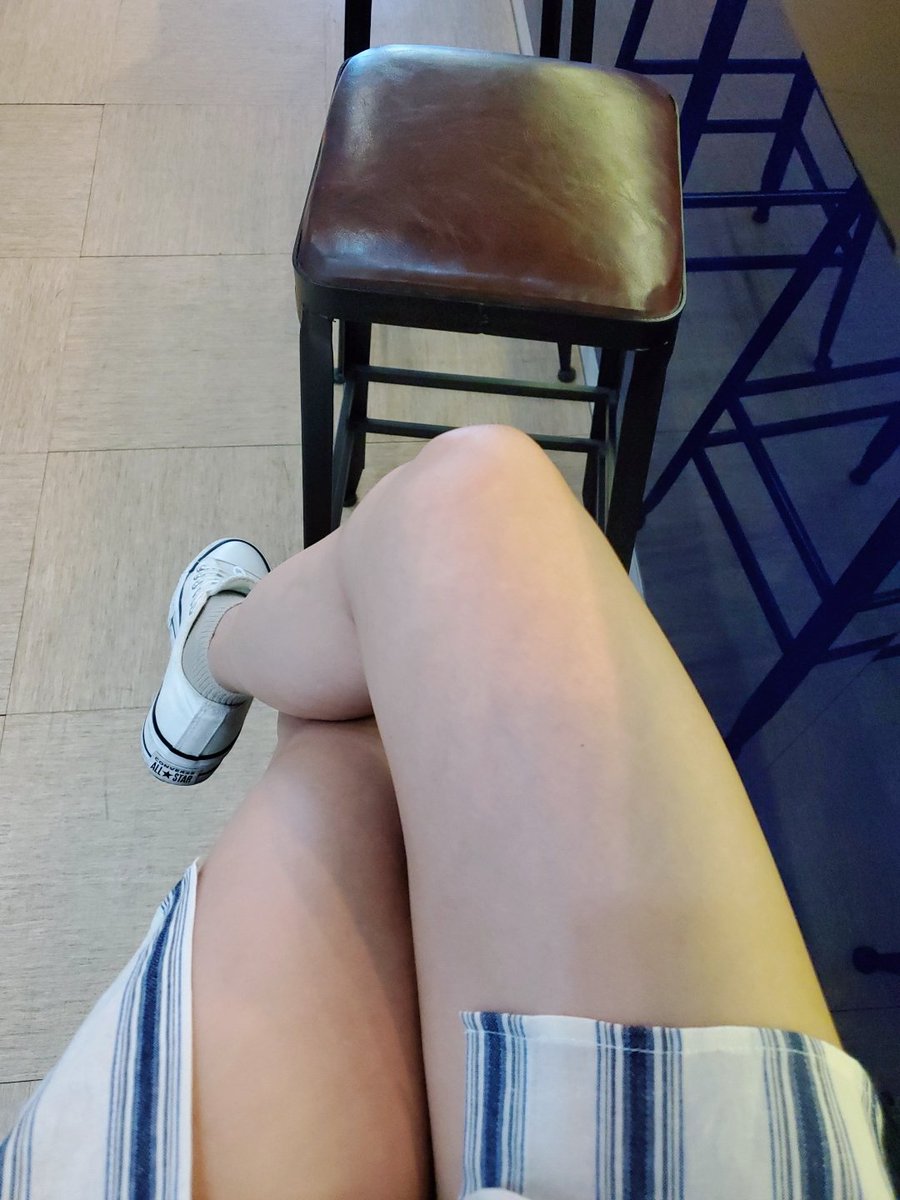 Irenemooncatcat's tweet photo. 來喝杯咖啡~
#腿#假日 https://t.co/Jp9EhB32Cp