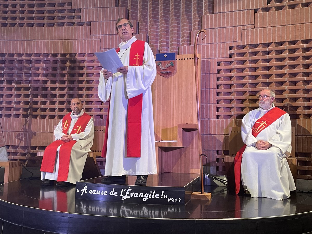 Diocèse Évry tweet media