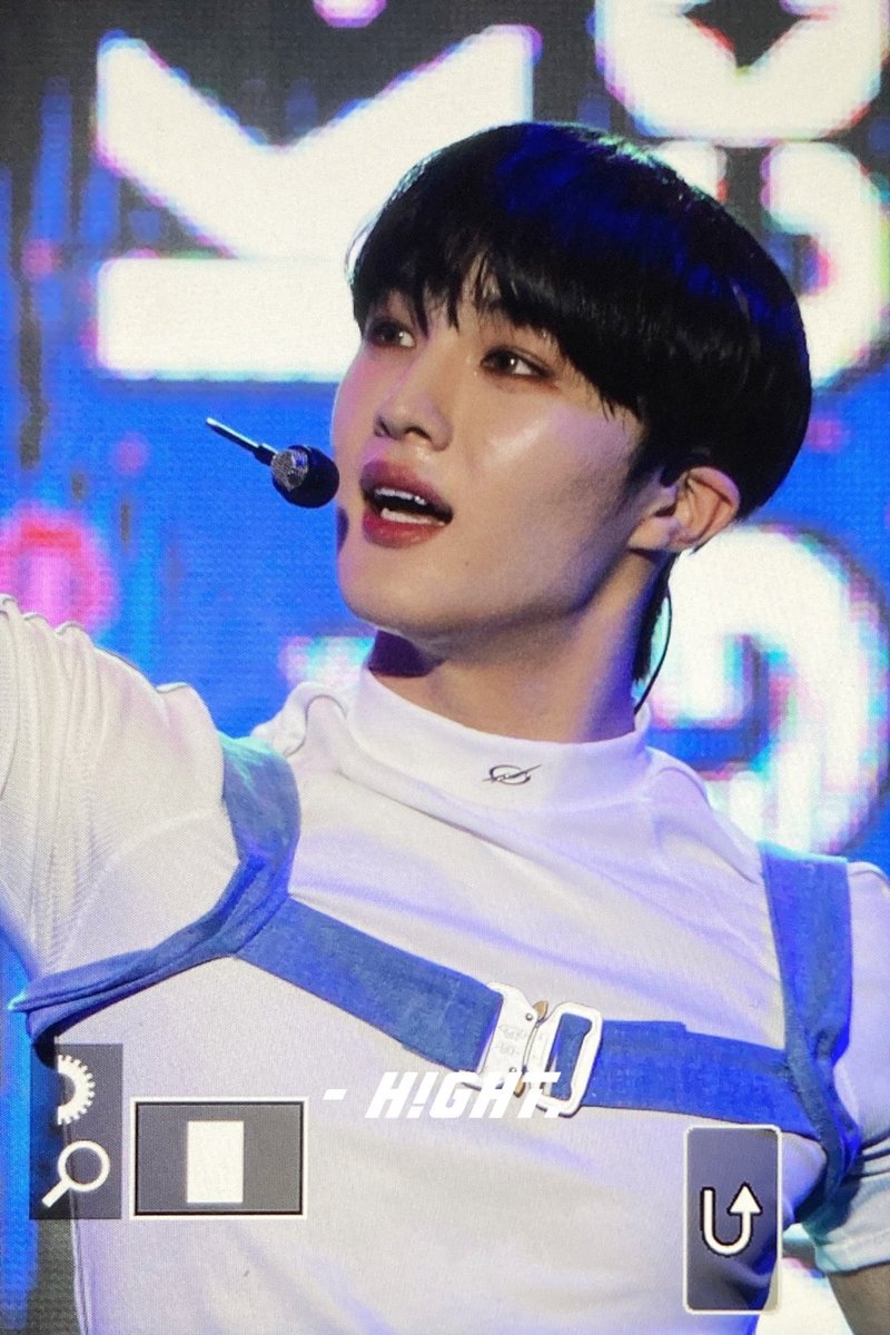 hight_hs's tweet photo. 221009 안동 케이팝 콘서트 
#CIX #현석 #HYUNSUK https://t.co/FztSGSvkd4