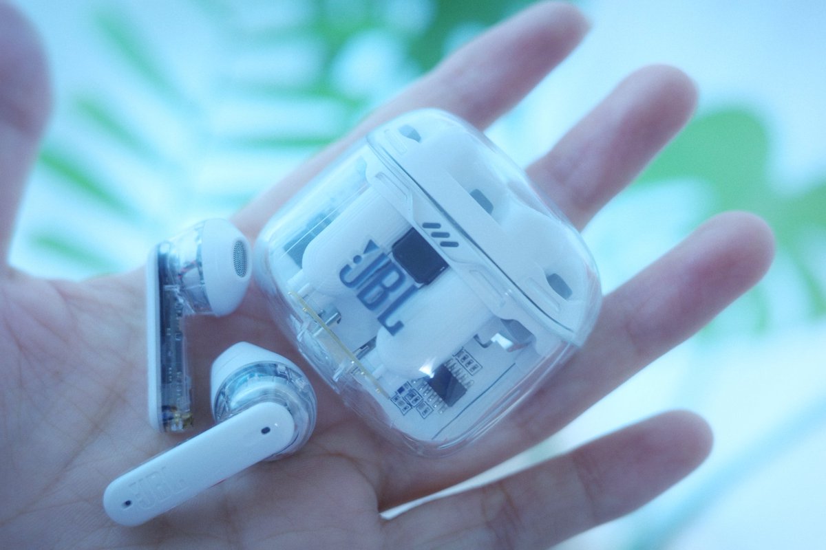 ___coris's tweet photo. スケルトンたまらん🩻
#JBL #TUNEFLEX https://t.co/P7A2Vo2VX4