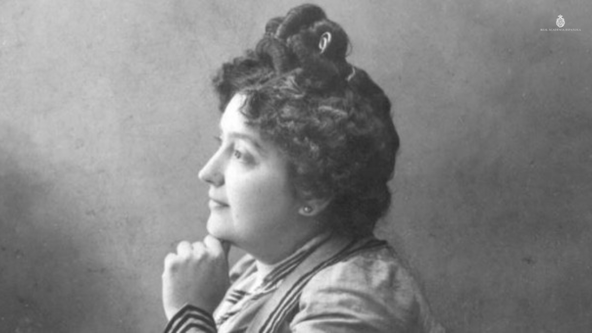 RAEinforma's tweet photo. La escritora y periodista Carmen de Burgos falleció un día como hoy hace 90 años. Conocida como Colombine, escribió también bajo los seudónimos de Gabriel Luna o Perico el de los Palotes.

¿Saben qué significa la expresión coloquial «Perico el de los palotes»? https://t.co/mIy2lCnJ2I
