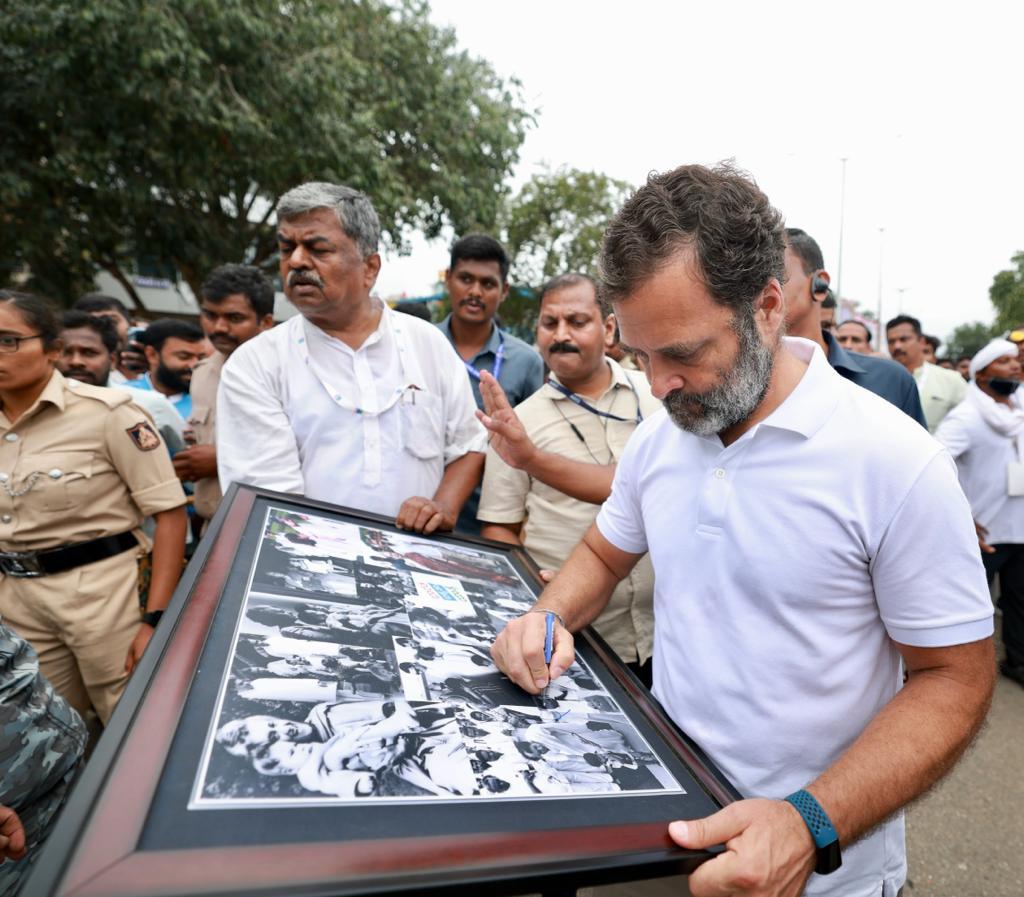 NsuiPakur's tweet photo. Of love &amp; sweet gestures!

#BharatJodoYatra https://t.co/QNca4KyWjF