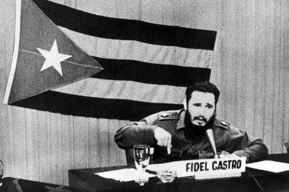#Fidel: La Revolución ha sido un proceso que surgió y creció luchando contra la fuerza de sus enemigos. Y la fuerza de sus enemigos ... era infinitamente superior a la ... de la Revolución. Y eso sin embargo no fue obstáculo: siguió adelante la Revolución, y es hoy lo que es hoy.