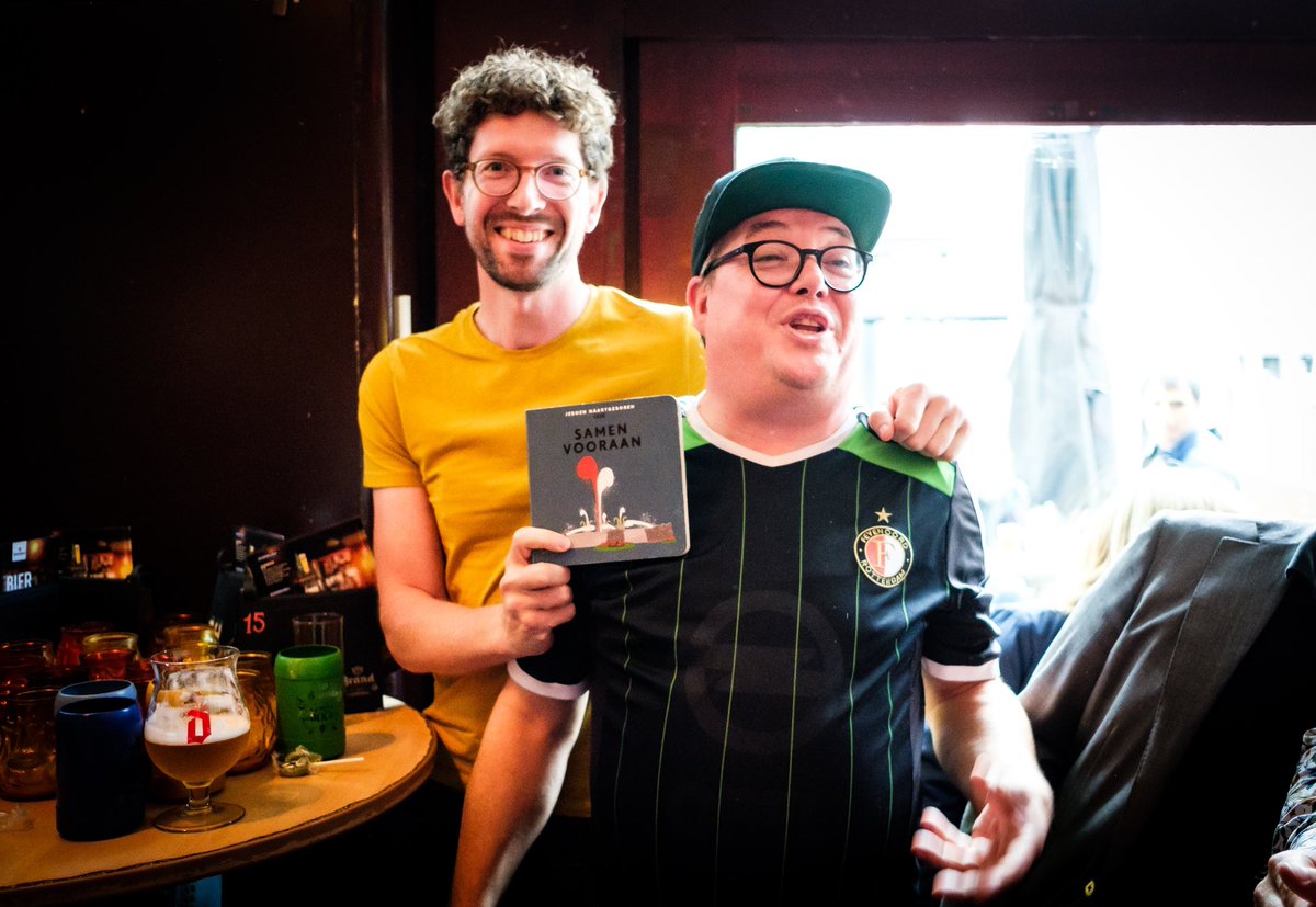 #samenvooraan is nu verkrijgbaar. Een boek dat ik maakte met Jeroen Naaktgeboren. Een ode aan de club van Zuid. #feyenoord #kinderboek