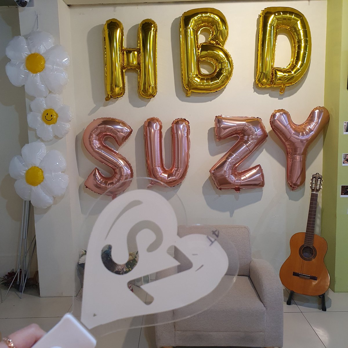 Funnylife1991's tweet photo. 내일은 방문이 어려워서 오늘 급히 방문한 수지 생일 카페 😍 너무 예뻐서 앉아만 있어도 기분 좋아지던 곳 다들 꼭 가보셔요! 

#수지 #SUZY
#MY_DEAR_SUZY 
#스물아홉_수지맞은날 https://t.co/VXeoFZd8rL