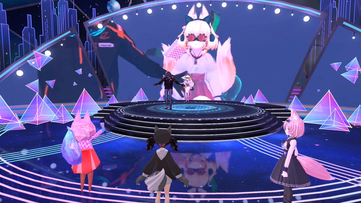 Drsumire_VRC's tweet photo. #ToneVok #VRMF2022 ようつべとふた窓で鑑賞しました。コメントでも会場でも「がんばえ～」ってみんなで応援してたのも良かったです。音が気持ちよくて光が溢れてきてうっとりしました。いつも最高なライブをありがとうトネボク！ https://t.co/YujNIKHL2c
