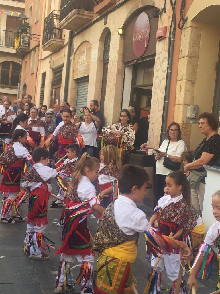 pauricoma's tweet photo. I ara la professó de la Mare de Déu del Roser. Sabor de Part Alta #Tarragona al 100% https://t.co/qqmKB2ukYa