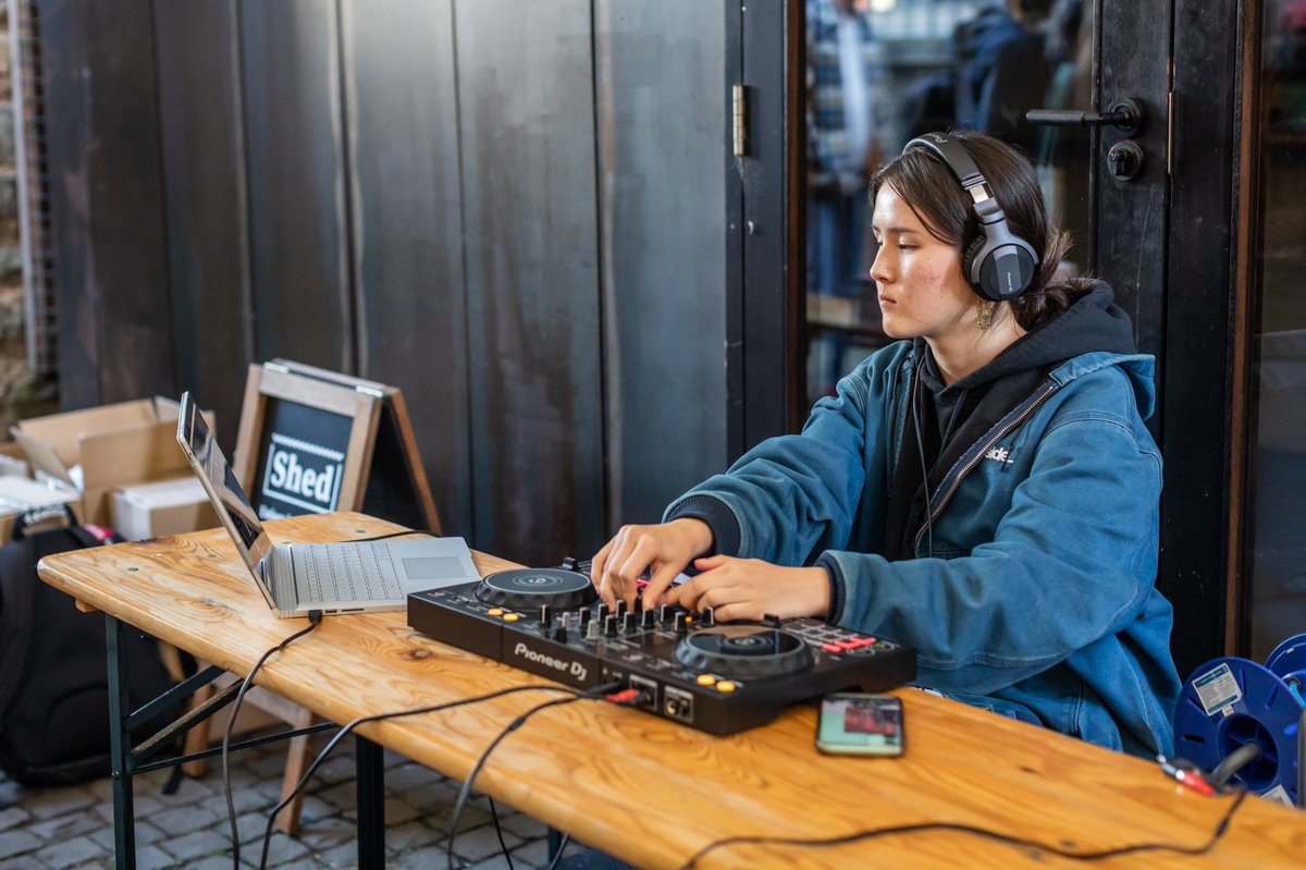 ArchiFringe's tweet image. Our wonderful panel;

Rūta Turčinavičiūtė / Co-producer of the Architecture Fringe
Sigi Whittle / Civic Soup
Adele Patrick / Raising the Roof &amp;amp; Nicola McLachlan / Voices of Experience

Hosted by
Evie Spiridon and Andy Summers @ArchiFringe