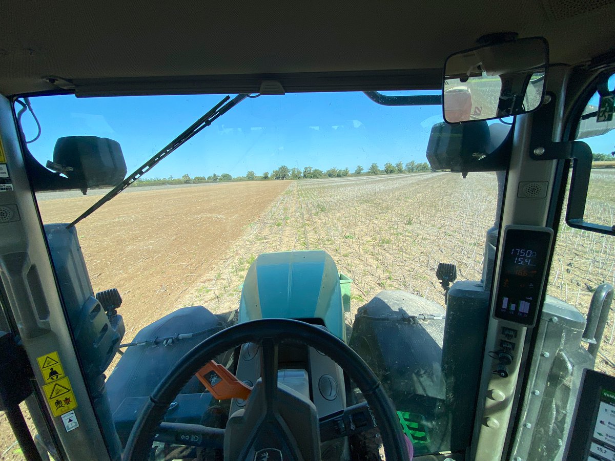 Semis de blé 2022 derrière tournesol 😎😊 <a href="/HORSCH_France/">HORSCH France</a> <a href="/JohnDeere/">John Deere USA</a>