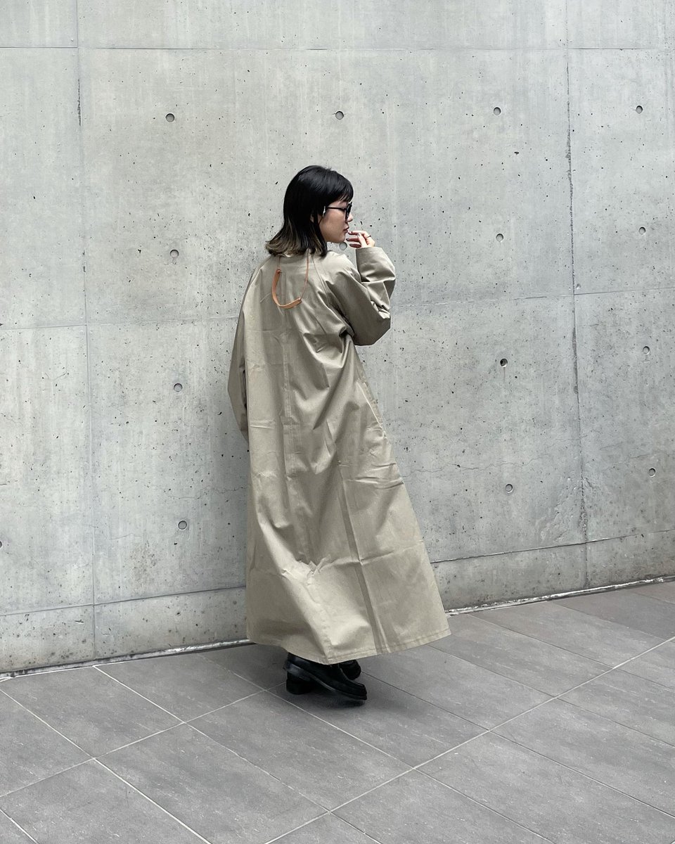 herit__official's tweet photo. NOW ON SALE.

ブルガリア軍の医療現場で使用されていたとされるサージカルガウン。
前後2WAYで着用できるライトコート。

少し肌寒くなってきた今に＋1枚羽織るのにおすすめです。

#herit 
#エリタ

https://t.co/DoRxW33n0a https://t.co/NYZYL3Aj3L