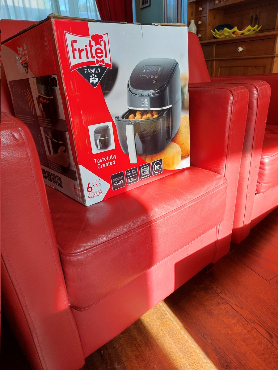 TweetyvanG's tweet photo. De oude heeft, na 5 jaar bijna dagelijks gebruik, de geest gegeven .... #fritel #snacktastic #nieuw dus deze wordt ingewijd. https://t.co/UYbEZ8cyHs