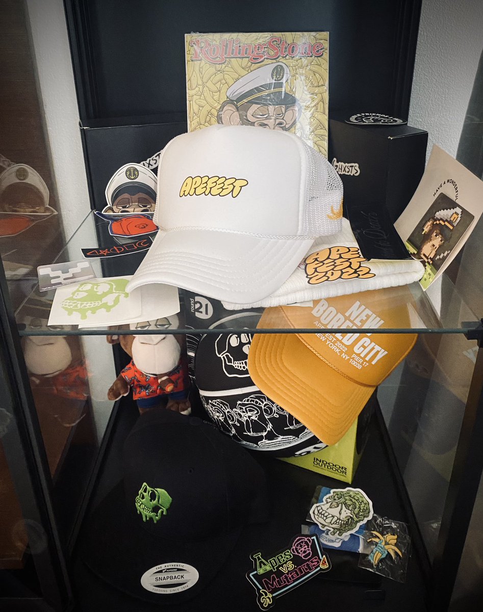 wxffles_eth's tweet photo. GMβοΈ I seriously need a bigger space for theseπ€@BoredApeYC #BAYC #MAYC #Apemerch π¦ https://t.co/OUrT57gqez