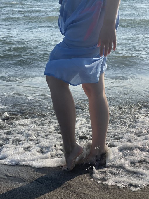 It's nice when the waves lick my toes.  Pleasure.  Have a nice weekend everyone https://t.co/HgPIqtI<a href="/tag/mvsales"class="tags"><span>#mvsales</span></a>
