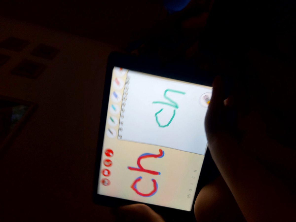 Jesshyatt1703's tweet photo. R practicing her writing on tric a chlic. Da iawn R 💛 @penalltau @MonicoMrs @MrsRowlandsYP #melangell https://t.co/4u7uaeHFF2