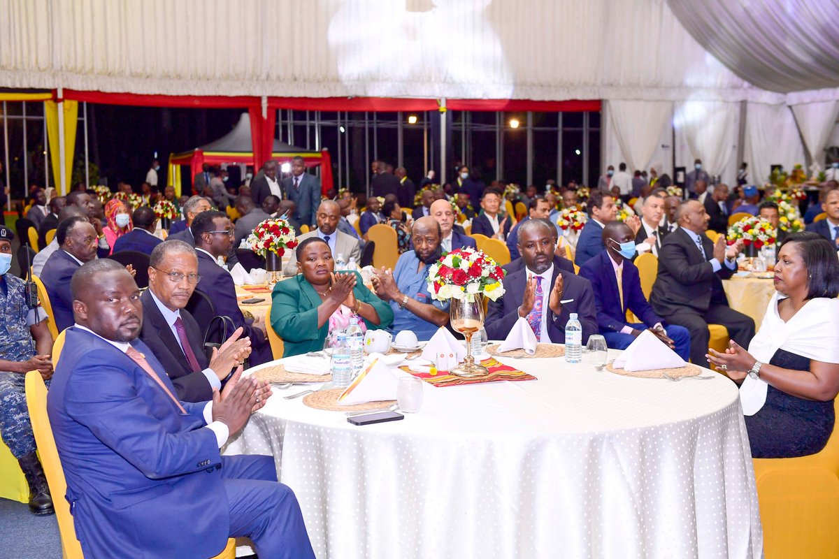 KagutaMuseveni's tweet photo. Later, I hosted Their Excellencies to a State Dinner at Speke Resort Munyonyo gardens, I welcome Their Excellencies and thank them for honouring our invitation. Today we shall get time to talk to the people. https://t.co/GFRLrGLakL