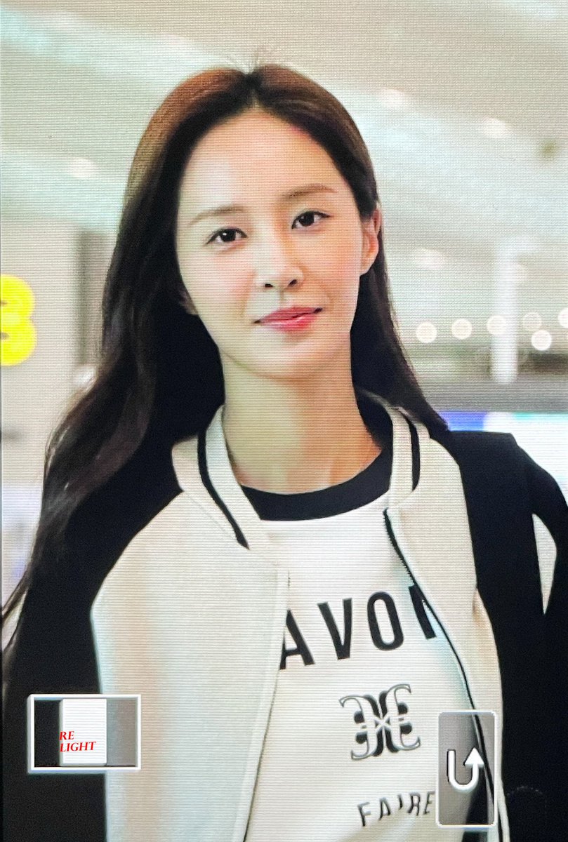Relight0805's tweet photo. 221009 유리 ICN
#KwonYuri #소녀시대 https://t.co/9wWgxJMvbW