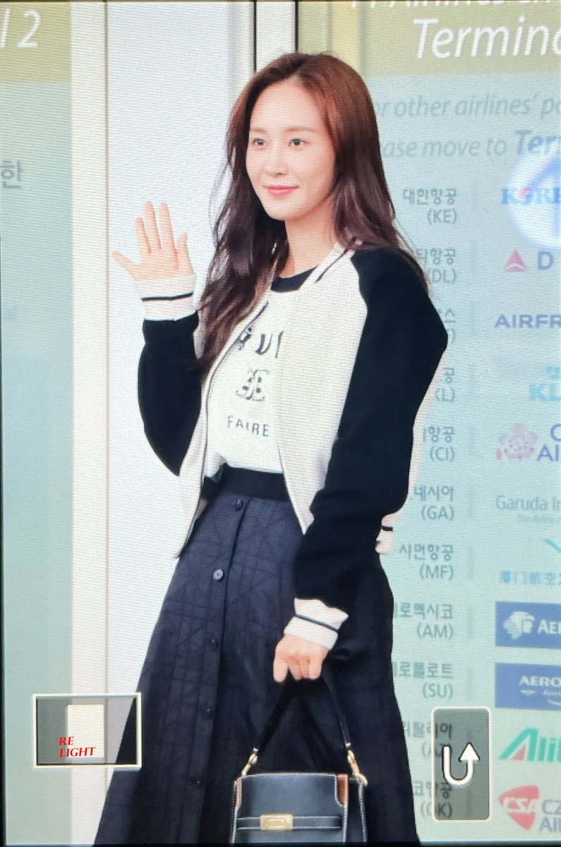Relight0805's tweet photo. 221009 유리 ICN
#KwonYuri #소녀시대 https://t.co/9wWgxJMvbW