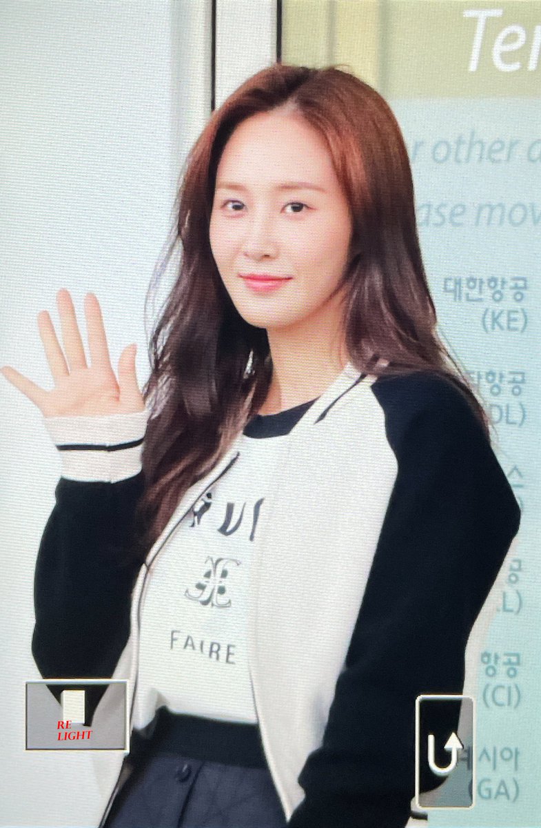 Relight0805's tweet photo. 221009 유리 ICN
#KwonYuri #소녀시대 https://t.co/9wWgxJMvbW