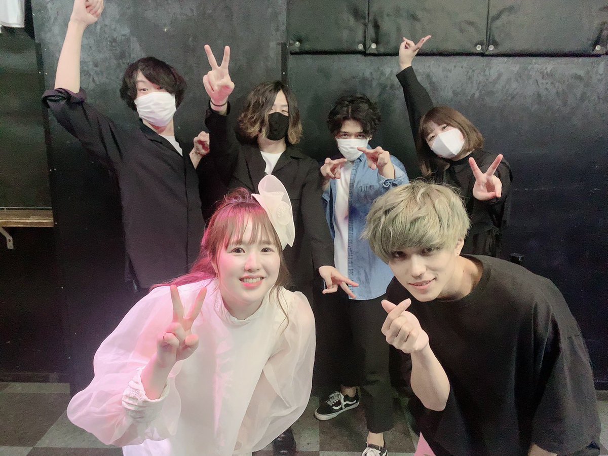 JunkiBass's tweet photo. 昨日はセットラウンドリー×宮城島麻未 ツーマン《紅葉の舞う並木道で》
麻未バンドでベースサポートでした。
あざます🙏
#宮城島麻美
#albatrossguitarworks 
#A1FDpro
#Cali76CB 
#KIP001 https://t.co/v485vkreiS