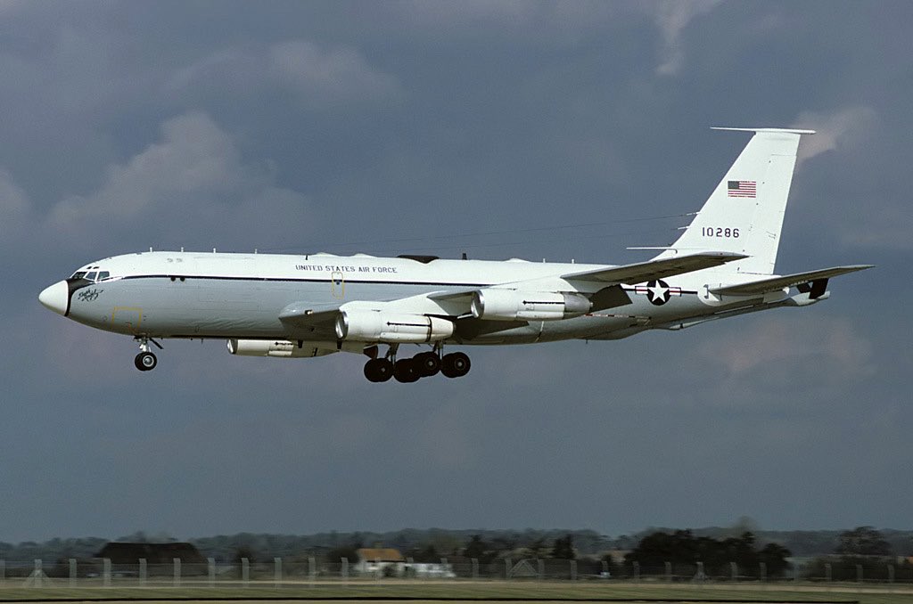 stuartfreer1's tweet photo. @nigelgutgenug @CobraBall3 @AshleyWallace19 There you go Nigel…😎 1st shot taken landing at Mildenhall, March 1986 &amp; second also at Mildenhall, May 1989 note the two different sets of nose art. https://t.co/9moM9o7JIY