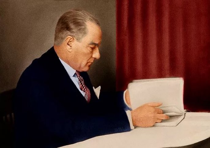 Atatürk'ün tavsiye ettiği, her Türk gencinin okuması gereken 5 kitap! 👇