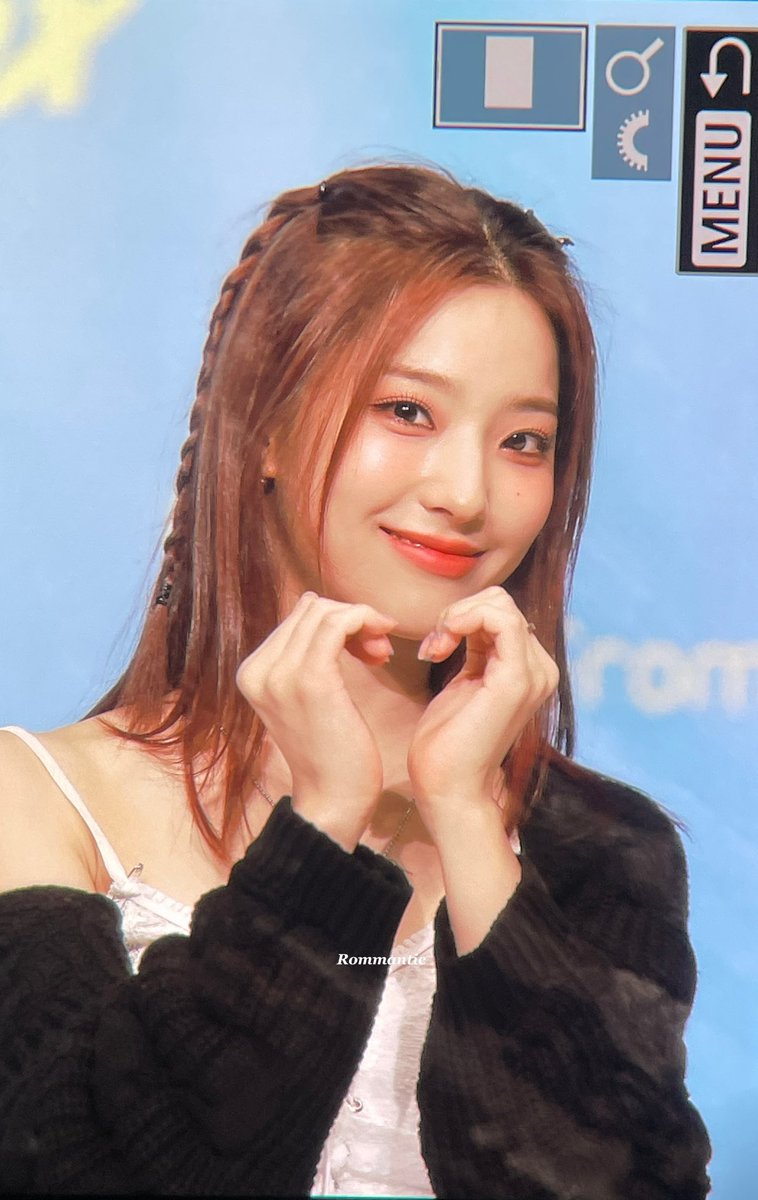 Rommantic0107's tweet photo. 221009 새롬 
#새롬 #이새롬 #Saerom
#프로미스나인 #FROMIS_9 https://t.co/YpnFfJsUzx