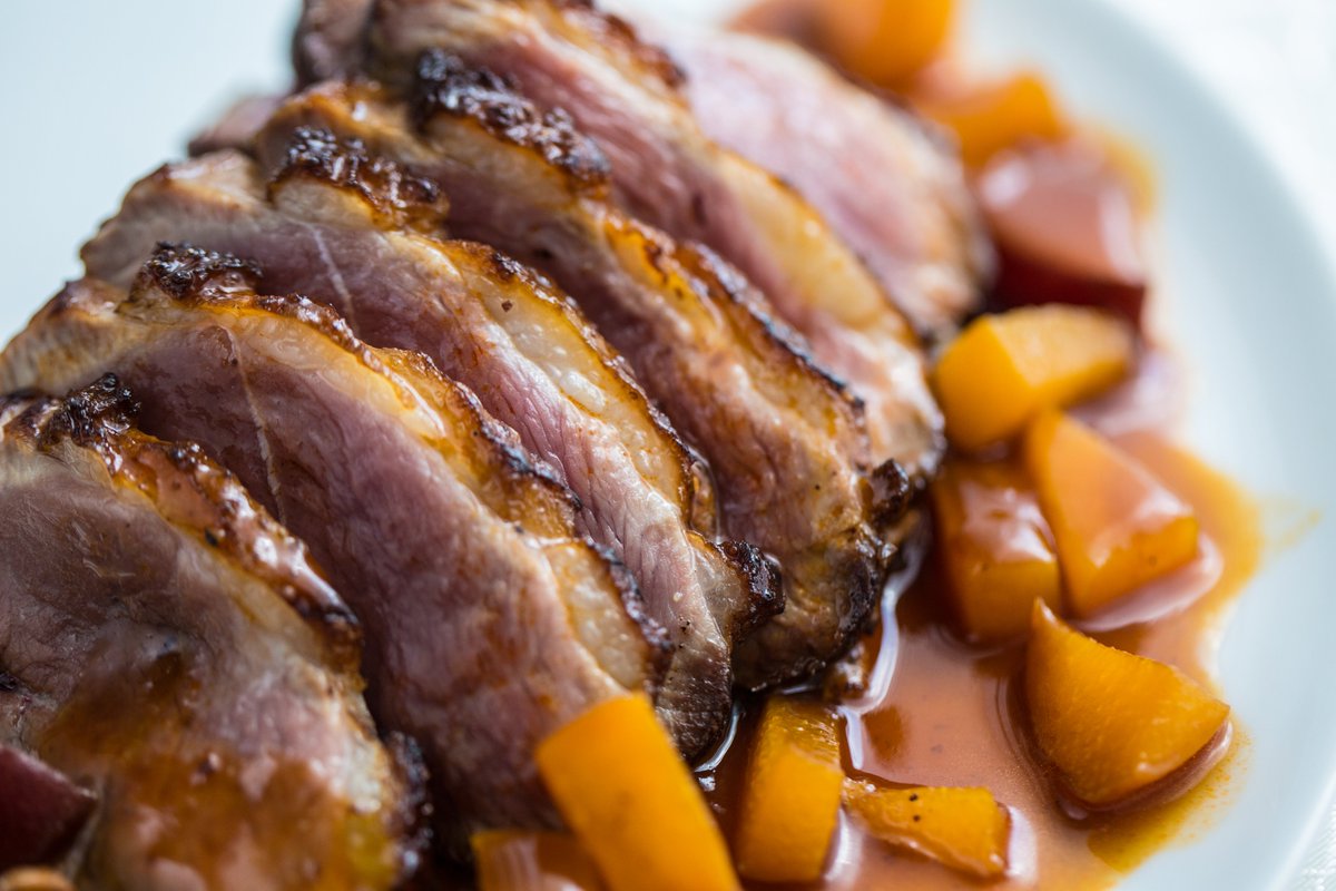 AubergeBaraque's tweet photo. En ce moment à la carte : Magret de Canard du Domaine de Limagne aux fruits de saison (photo par @leonardcohade) #CLERMONTFD #CLERMONT #CHAMALIERES #ROYAT #CEYRAT #BEAUMONT #AUBIERE #RIOM #ORCINES https://t.co/os7FIG22og