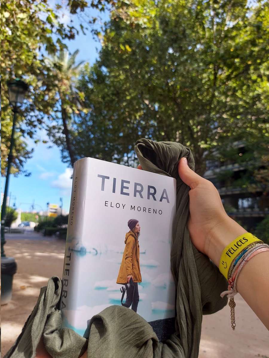 Torna el nostre
#SelfieBookPerValència ❤️
Què has de fer? 
✅️ Seguir les nostres xarxes.
👍🏻 Donar un like.
❓️Dir-nos en els comentaris on es troben el llibre i el mocador. 
<a href="/PC_SantaAna/">Santa Ana Valencia</a> <a href="/Eloy__Moreno/">Eloy Moreno</a>
leermasescribir.blogspot.com/2022/10/torna-…