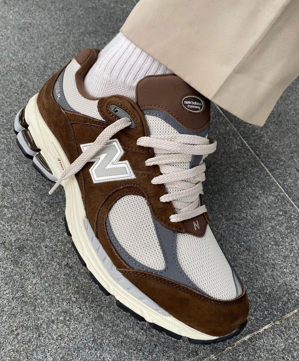 CaminoTV's tweet photo. La 2002R "Mocha" 🪵

Lien https://t.co/mETp9hP8mz (139€) https://t.co/uVd2LueoR6