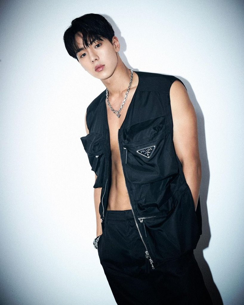 coenfforme's tweet photo. 우울할땐 그이들의 팔뚝을 보고 이겨내보자 역시 잘생긴남자가 최고 (팔뚝이라며 https://t.co/kfyQgRKb1x