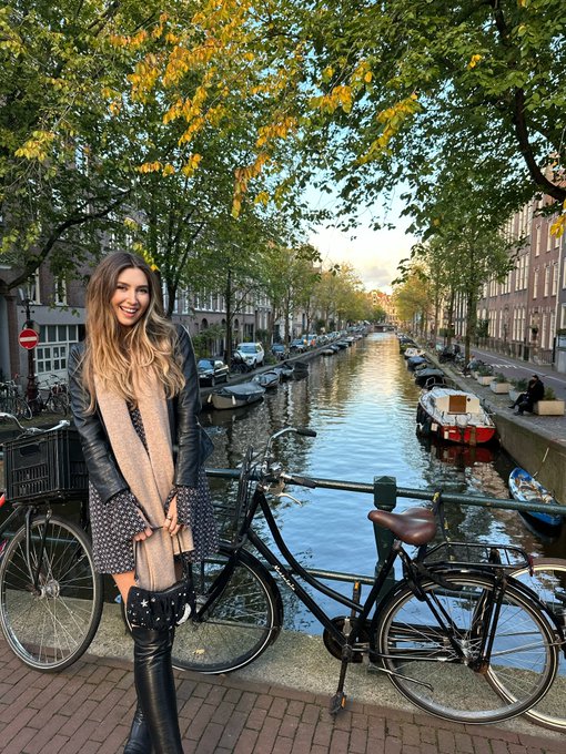 Busy falling in love with Amsterdam! https://t.co/KdCUk8lARs