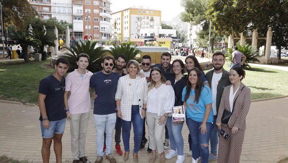 nnggcartagena's tweet photo. ☀️Ayer acompañamos a la alcaldesa,@NoeliaArroyoHer👩🏼‍💼,a inaugurar el Encuentro Interasociactivo🎡

👉🏼Durante el recorrido🚶🏽‍♂️,pudimos observar👀los trabajos,talleres y actividades abiertas para toda la #juventud👟que están llevando a cabo los colectivos⛲️🌴

#ComprometidosConCT💙 https://t.co/vxQthiBEyc