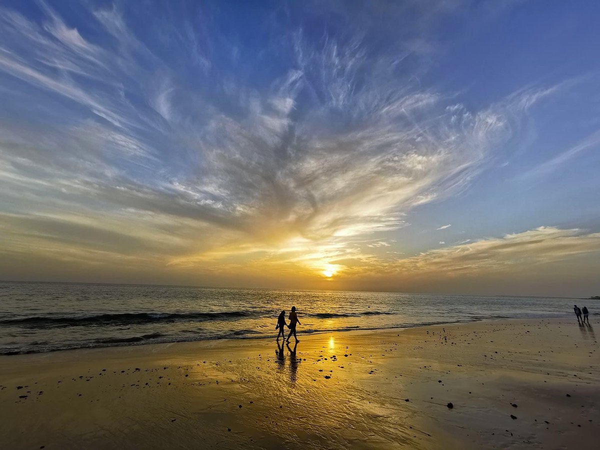 TurismoRota's tweet photo. Atardeceres mágicos y únicos en las #playasderota como este que nos regala nuestro amigo @volkhammel enamorado de Rota Feliz domingo 😍
.
#descubrerota #rotasabeafelicidad
.
Amazing and unique #sunsets #rotabeach #rotaspain sunday #weekend
#discoverrota #rotathetasteofhappiness https://t.co/xF4PyI7u2i