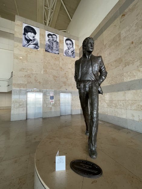 LPL_Airport's tweet photo. Today we remember John Lennon on what would have been his 82nd birthday. 🎈 https://t.co/IGKzlequa4