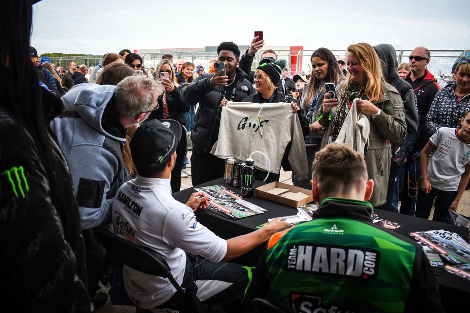 safuuracing's tweet photo. Head over to the Pit Lane at 9am for the Walkabout / Autograph session βοΈ #Autograph #Autographs #SRT #SafuuRacing #TeamSafuu #BTCC #Nicolas28 #Aron40 #BrandsHatchGP https://t.co/elIBU0ycSB