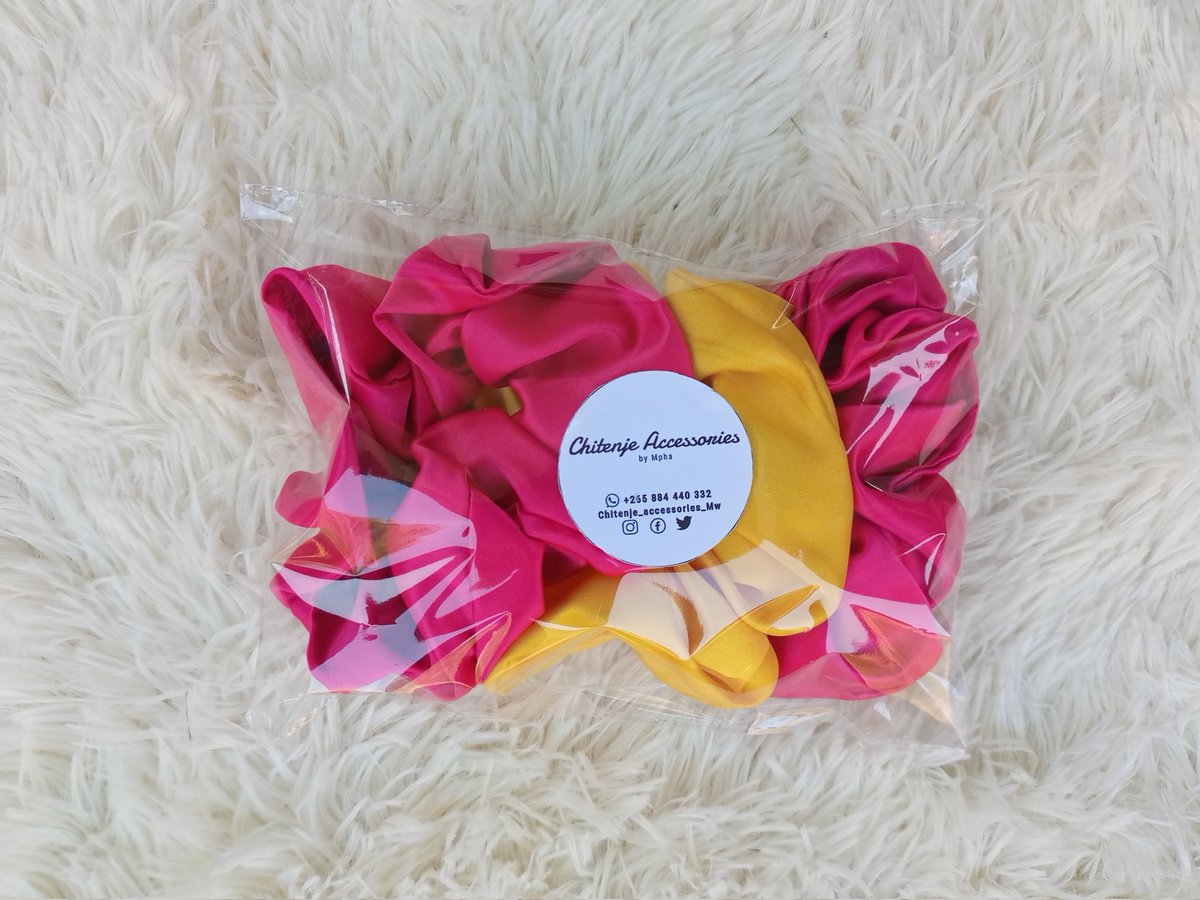 ChitenjeMw's tweet photo. Abit of colour to brighten up your day! We have schrunchies in purple, teal ,Tan, pine green, Red, hot pink, mustard yellow, white and black. Use link to order ➡️ https://t.co/d2VgVBvequ https://t.co/ZqdMil6d8y