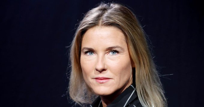 <a href="/LaurentDelahous/">Laurent Delahousse</a> <a href="/13h15/">13h15 France 2</a> le dimanche <a href="/StefRenouvin/">Stéphanie Renouvin</a> 
 «Je n'avais pas mesuré à quel point ma grand-mère a été dévouée à #Sean #Connery
tvmag.lefigaro.fr/programme-tv/a…