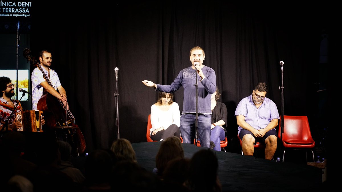 PereCardus's tweet photo. L'èxit absolut de la Mostra de Glosa de Terrassa ens convida a continuar fent créixer la cançó improvisada a la nostra ciutat amb @terrassaglosa.
 
@MateuXuri @maribelservera @xinxollat i Alexandre Nebot, conduïts per @pramplins, van superar totes les expectatives ahir al vespre! https://t.co/Tb5GhHgy6h